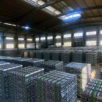 ADC10 Hochwertiges Aluminium-Ingot ADC12 99,99% A6 A7 A8 A9 Für den Transport im Bauwesen